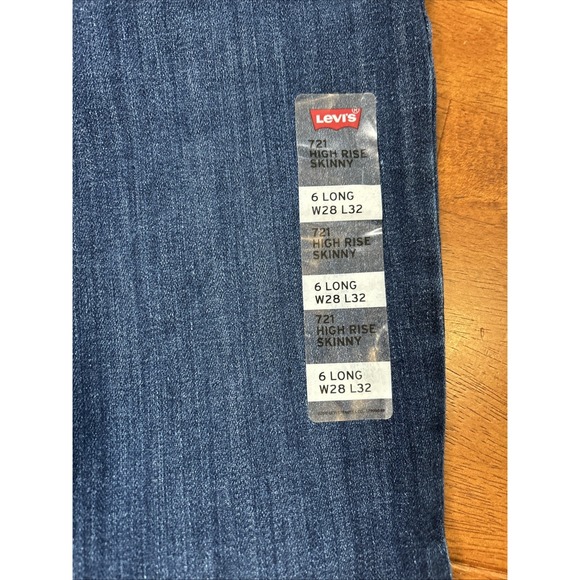 New Levi's 721 Jeans Women's Size 28 High Rise Skinny Blue Denim NWT - Picture 2 of 12
